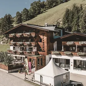 Szálloda & Tiroler Buam, Saalbach Hinterglemm